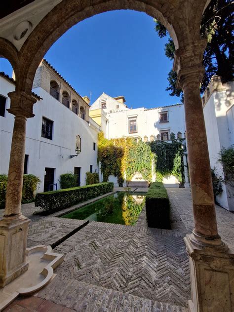 Das Alcázar von Sevilla: Eine märchenhafte Festung voller Geschichte und Schönheit!