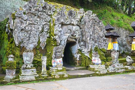 Das Goa Gajah Tempel: Mystisches Erbbein mit rätselhaften Steinreliefs!