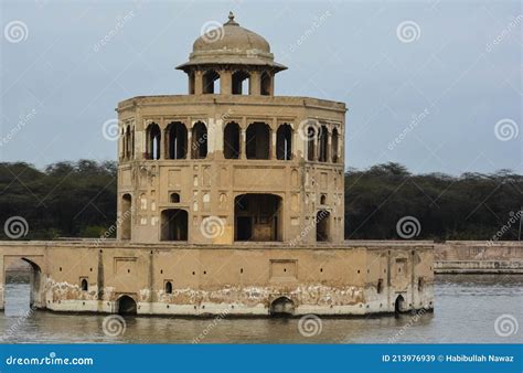 Der Hiran Minar: Ein mystisches Mausoleum und ein Vogelparadies in der Nähe von Lahore!