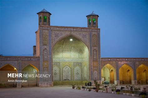 Das Vakil-Moschee: Ein architektonisches Meisterwerk der Qajar-Zeit!