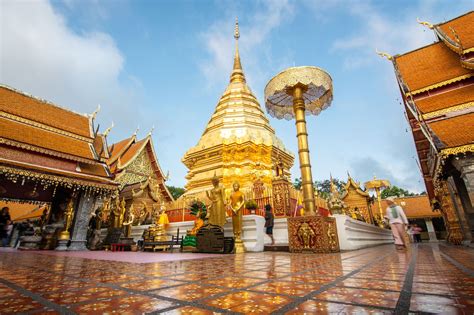  Wat Phra That Doi Suthep: Eine Tempelanlage mit atemberaubendem Panoramablick auf Chiang Mai!